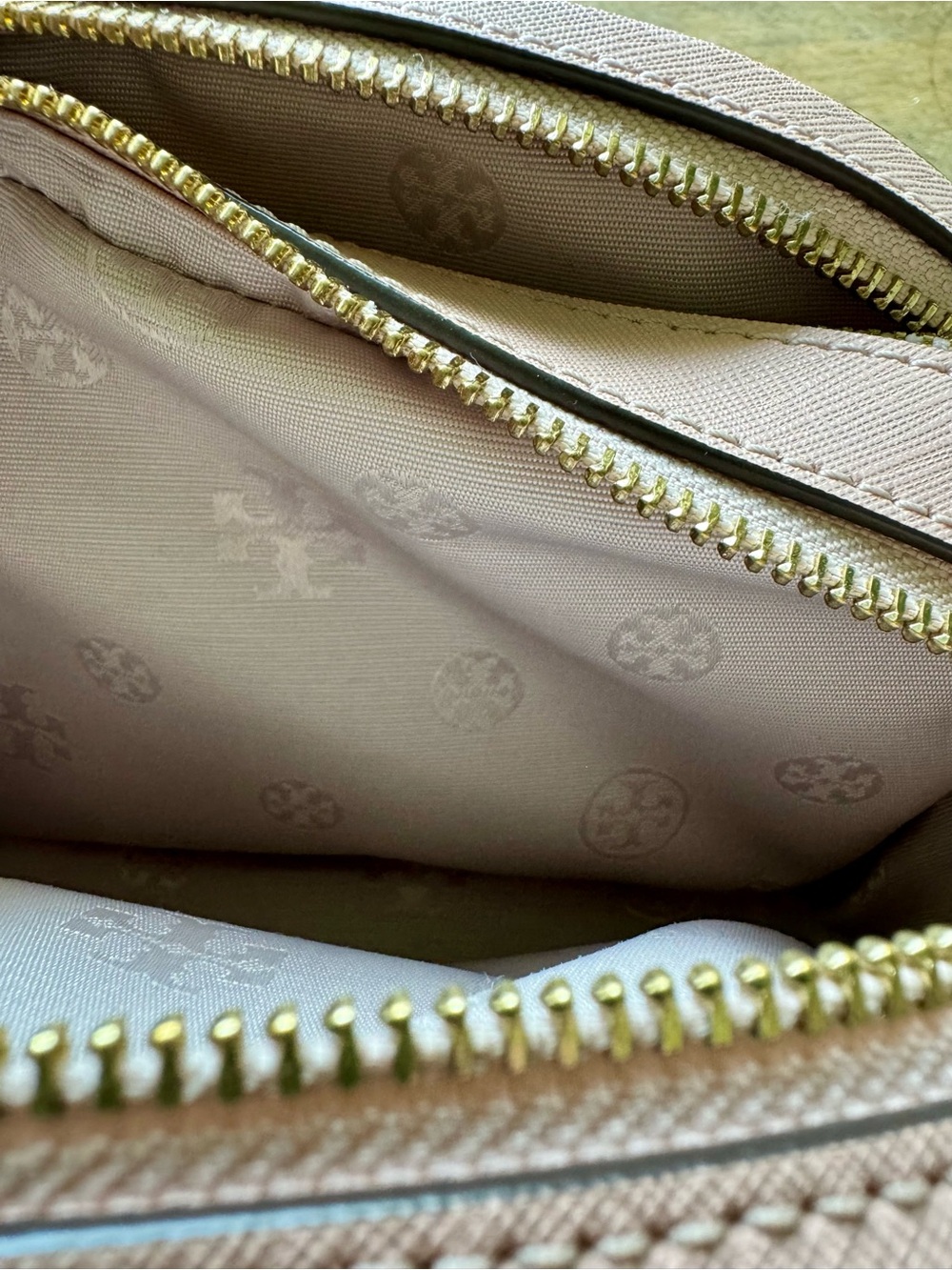 Authentic Tory Burch Emerson Purse - Picture 9 of 10